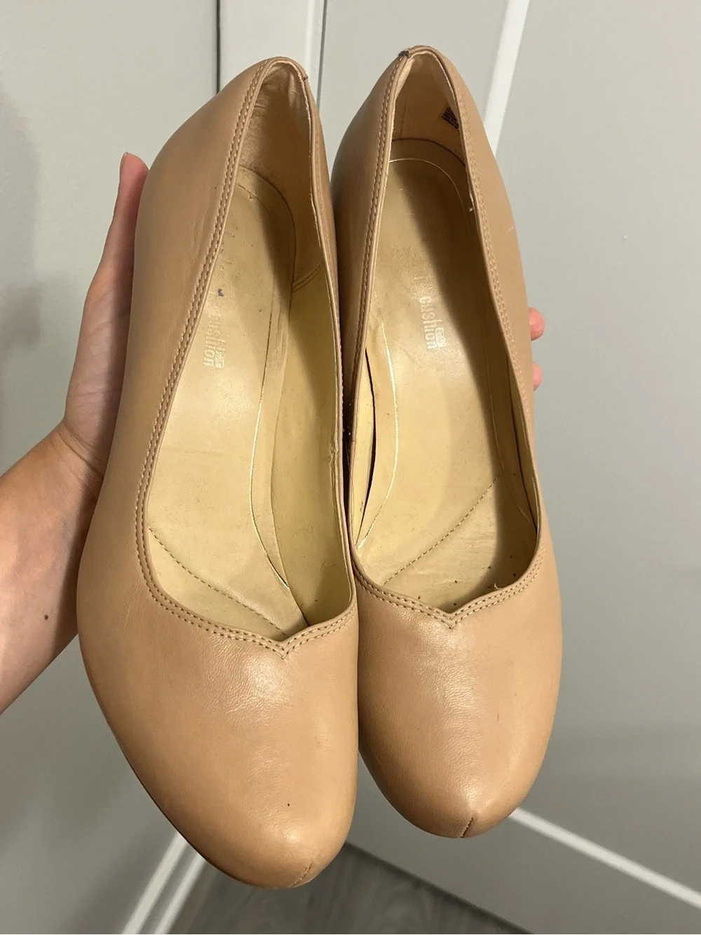 Clarks Classic Nude Leather High Heel Pumps